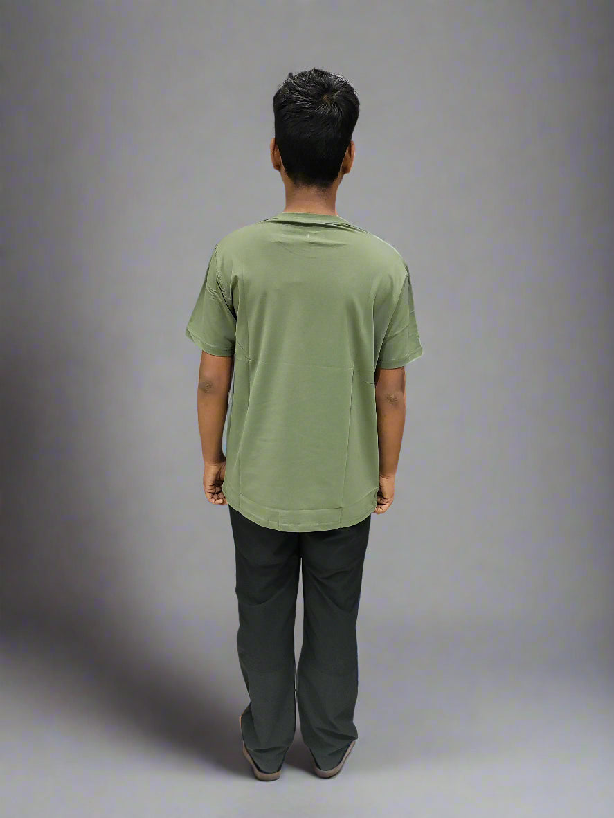 ADVENTURE HUT T-SHIRT OLIVE GREEN NO ONE FIGHTS ALONE ADVENTURES